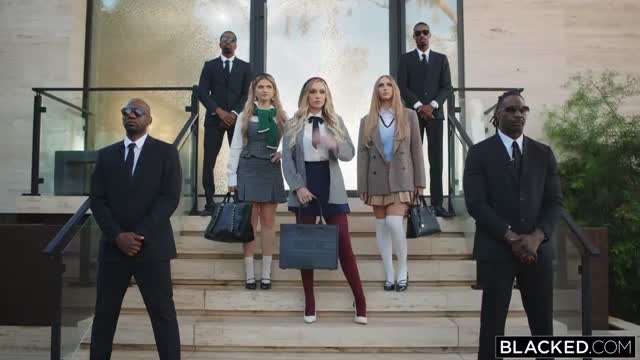 黑人 — Angel Youngs