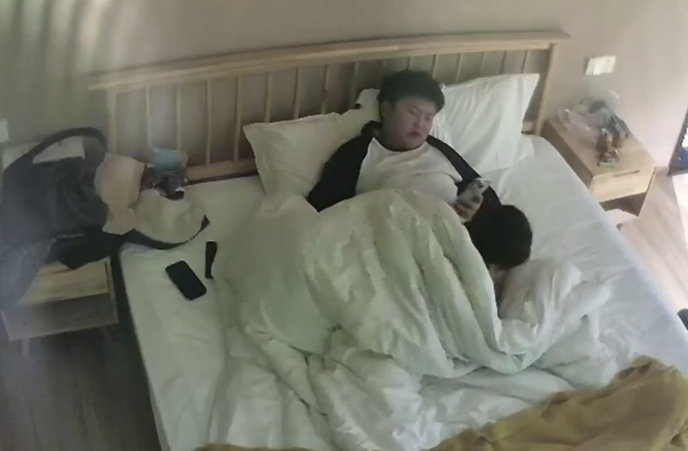 上帝视角 1-7 这么漂亮的女人 男人让她含了半个小时屌才开操 长腿黑丝怎么都玩不够 内射更是好享受